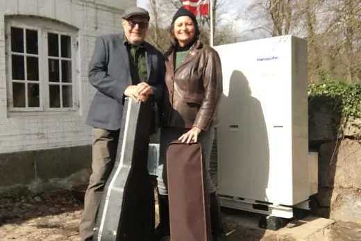 Luft til vand varmepumpe anmeldelse af Lasse og Mathilde på Fyn Nærvarme Danmark.