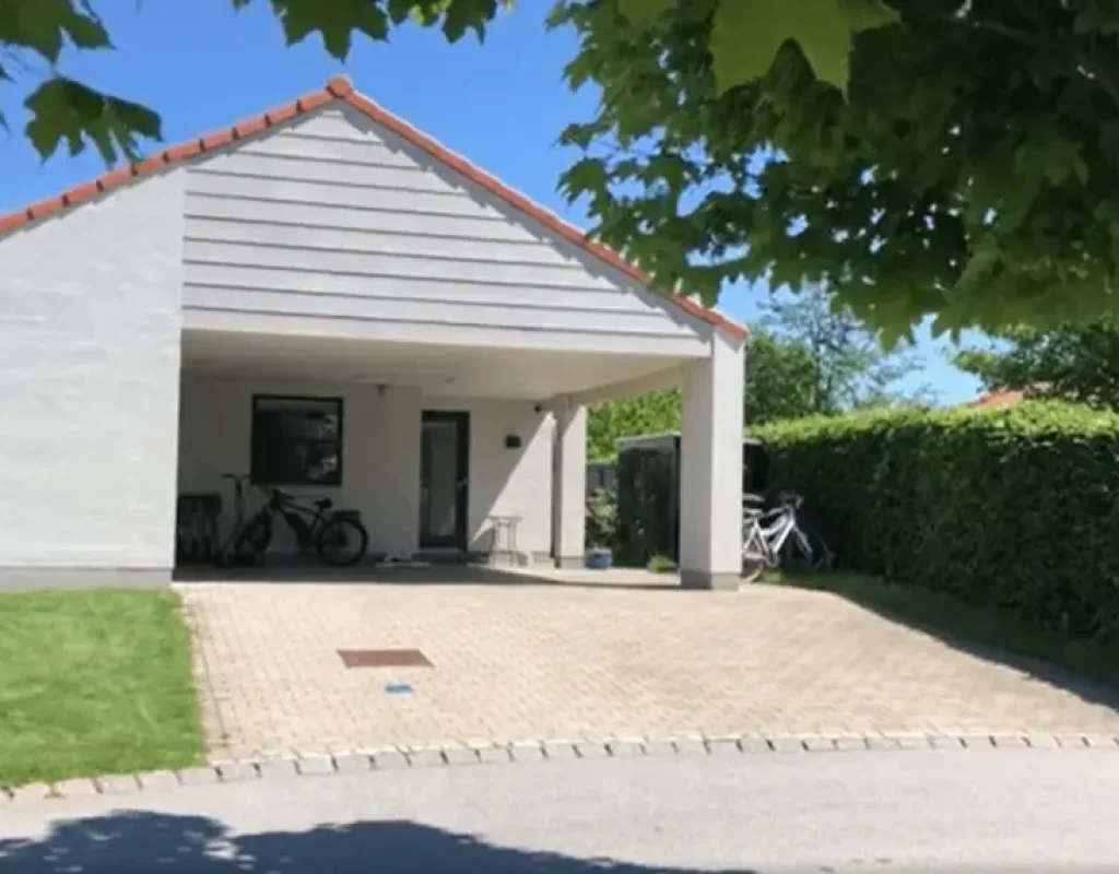 Varmepumpe placeret langt fra indedelen