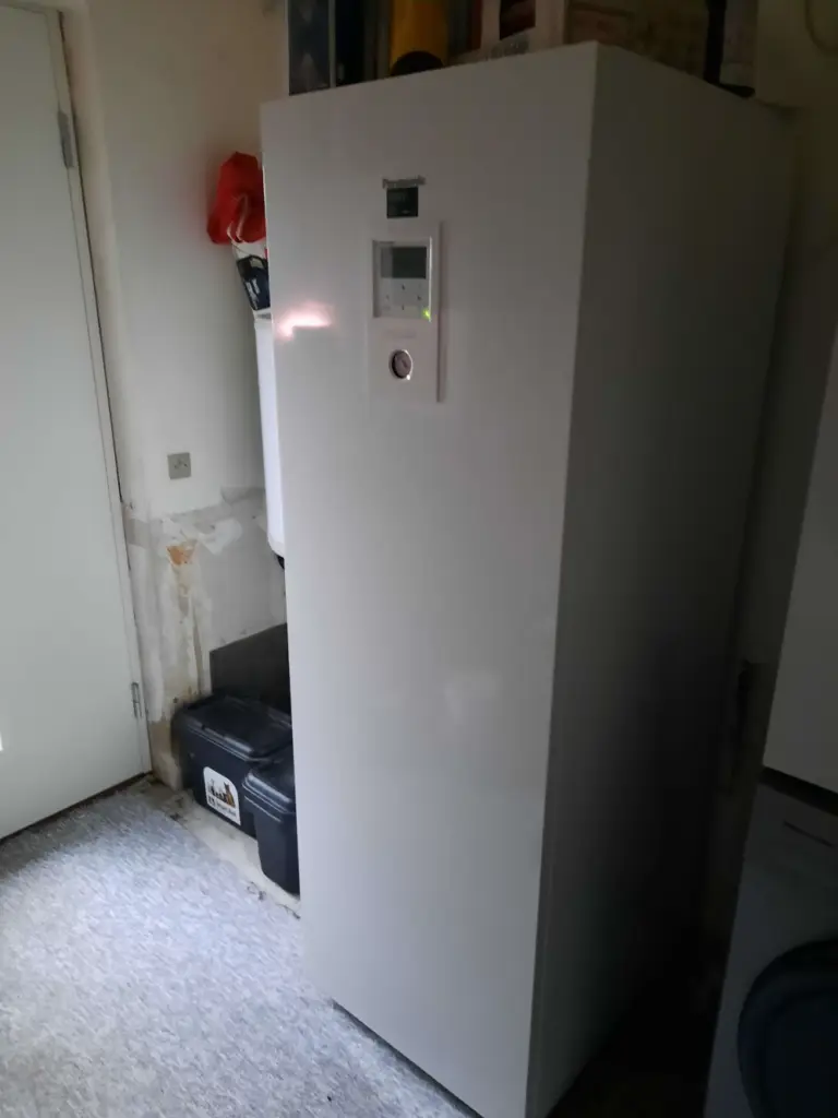 Panasonic varmepumpe inde del i bryggers